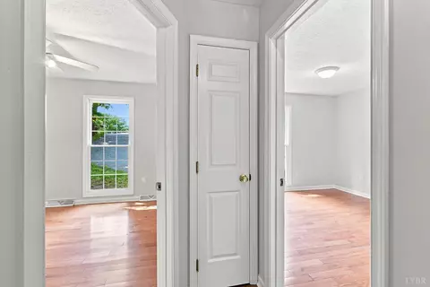 Entry Way - 137 Deer Path, Rustburg, VA 24588 photo 2 of 5