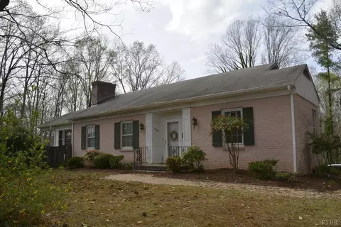 1104 High St, Farmville, VA 23901