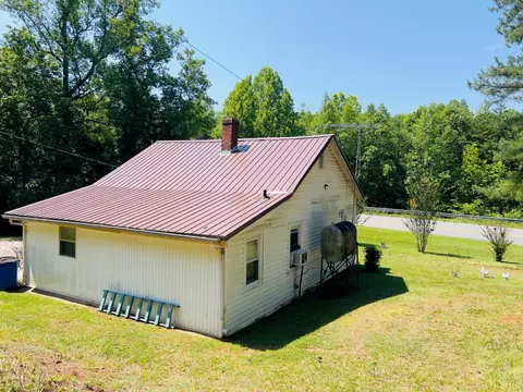 Exterior - 2009 Level Run Rd, Hurt, VA 24563 photo 3 of 8