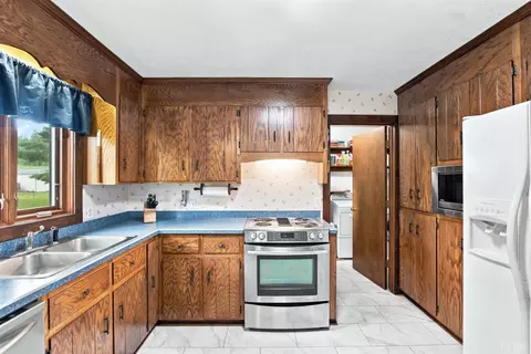 Kitchen - 607 Wellington Dr, Forest, VA 24551 photo 2 of 4