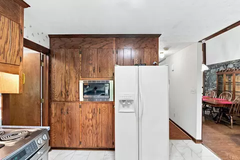 Kitchen - 607 Wellington Dr, Forest, VA 24551 photo 3 of 4