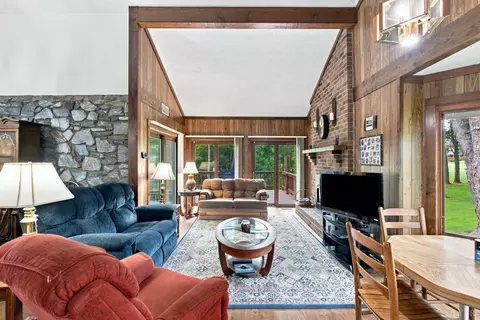Living - 607 Wellington Dr, Forest, VA 24551 photo 1 of 3