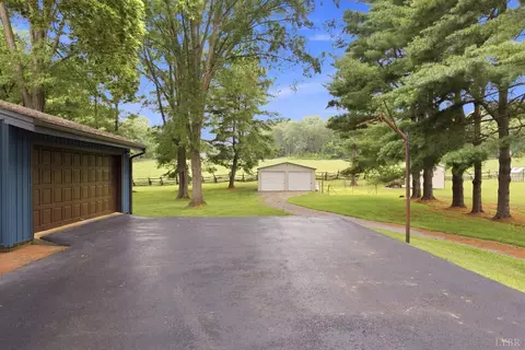 Exterior - 607 Wellington Dr, Forest, VA 24551 photo 8 of 21