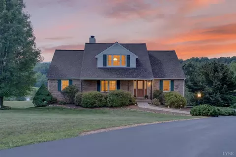 121 Pleasant View Dr, Goode, VA 24556