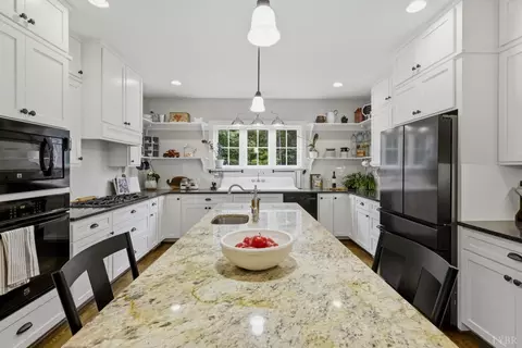 Kitchen - 279 Tradewind Dr, Evington, VA 24550 photo 8 of 9