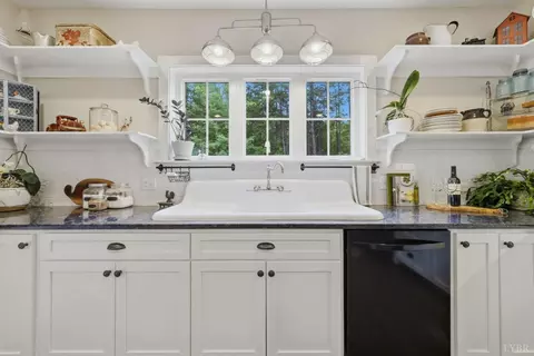 Kitchen - 279 Tradewind Dr, Evington, VA 24550 photo 3 of 9