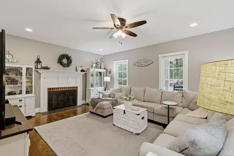 Living - 279 Tradewind Dr, Evington, VA 24550 photo 2 of 3