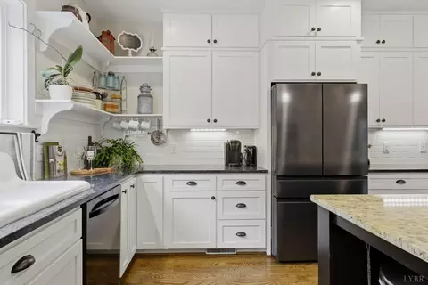 Kitchen - 279 Tradewind Dr, Evington, VA 24550 photo 5 of 9