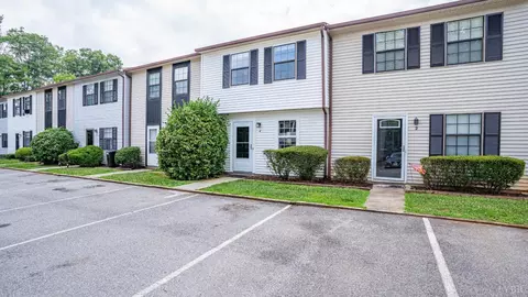 4 Country Place Ln, Lynchburg, VA 24501