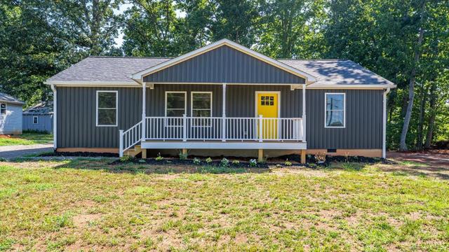 102 Harvey St, Gretna, VA 24557
