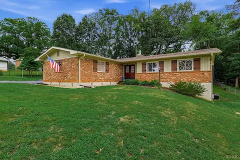 1605 Whitfield Dr, Bedford, VA 24523