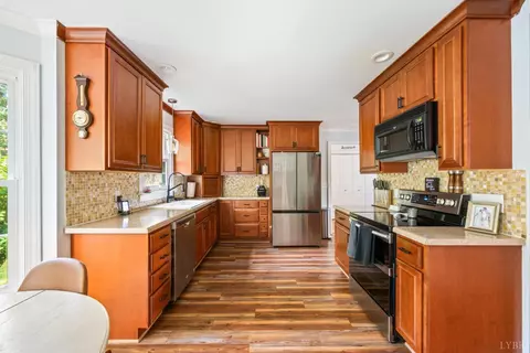Kitchen - 109 Britt Pl, Forest, VA 24551 photo 3 of 5
