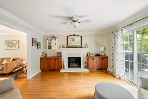 Living - 109 Britt Pl, Forest, VA 24551 photo 2 of 4