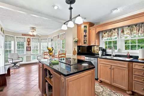Kitchen - 119 Old Mill Ct, Amherst, VA 24521 photo 3 of 5