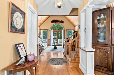 Entry Way - 119 Old Mill Ct, Amherst, VA 24521 photo 2 of 3