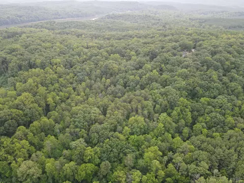700 Leesville Lake Dr, Pittsville, VA 24139