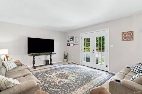 Living - 103 Waterview Cir, Forest, VA 24551 photo 2 of 3