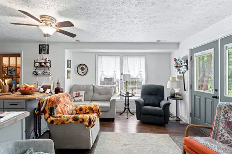 Living - 103 Waterview Cir, Forest, VA 24551 photo 3 of 3