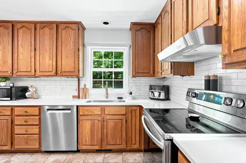 Kitchen - 103 Waterview Cir, Forest, VA 24551 photo 4 of 6