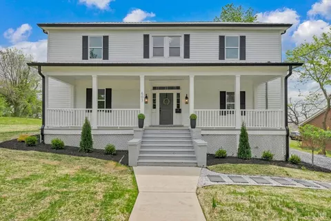 607 North St, Bedford, VA 24523