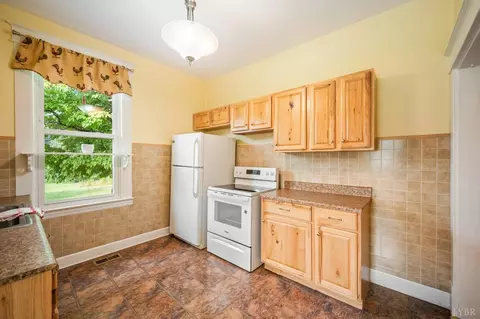 Kitchen - 1283 Gladden Cir, Forest, VA 24551 photo 2 of 3