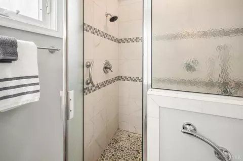 Bath - 1283 Gladden Cir, Forest, VA 24551 photo 3 of 4