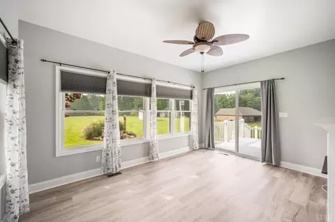 Living - 1283 Gladden Cir, Forest, VA 24551 photo 3 of 4