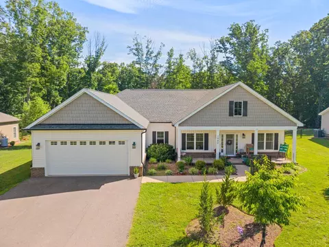 1240 Gladden Cir, Forest, VA 24551