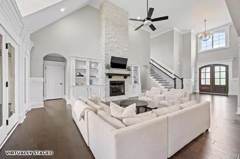 Living - 942 Leander Dr, Forest, VA 24551 photo 3 of 3