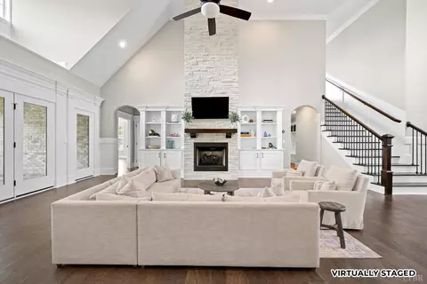 Living - 942 Leander Dr, Forest, VA 24551 photo 2 of 3