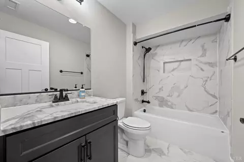 Bath - 942 Leander Dr, Forest, VA 24551 photo 5 of 7
