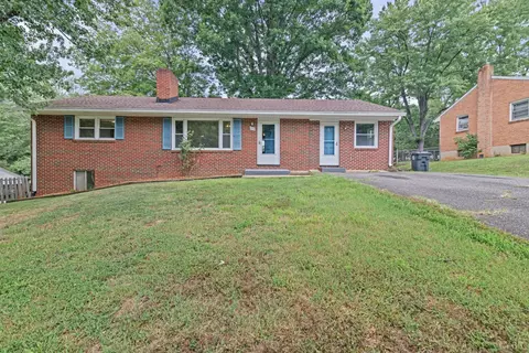 1214 W Hill Dr, Bedford, VA 24523
