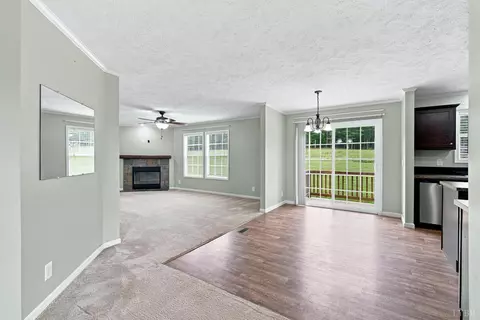 Living - 195 Finders Way, Amherst, VA 24521 photo 7 of 11