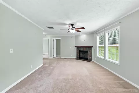 Living - 195 Finders Way, Amherst, VA 24521 photo 9 of 11