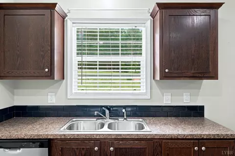 Kitchen - 195 Finders Way, Amherst, VA 24521 photo 3 of 5