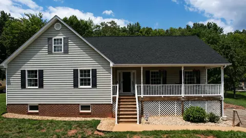 191 Erin Dr, Madison Heights, VA 24572