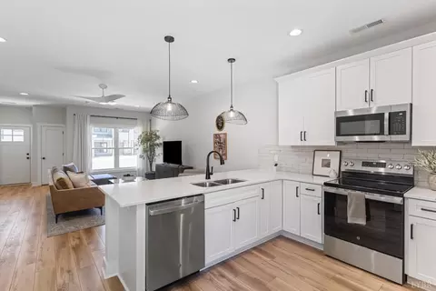 Kitchen - 1016 Harrison Dr, Forest, VA 24551 photo 3 of 4