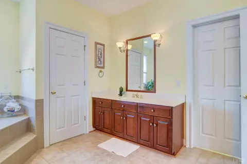 Bath - 3471 Bellevue Rd, Forest, VA 24551 photo 4 of 7