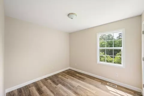 Bedroom - 117 E Otter Ridge Dr, Goode, VA 24556 photo 4 of 6