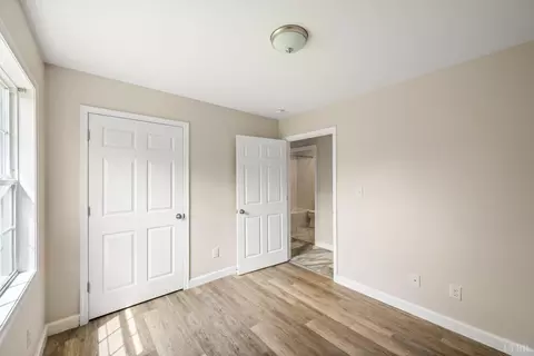Bedroom - 117 E Otter Ridge Dr, Goode, VA 24556 photo 5 of 6
