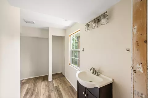 Bath - 117 E Otter Ridge Dr, Goode, VA 24556 photo 7 of 8