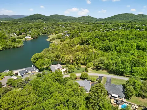 View/Area - 309 Eastwind Dr, Forest, VA 24551 photo 5 of 11