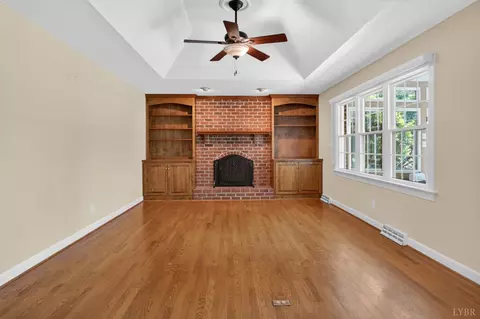 Living - 309 Eastwind Dr, Forest, VA 24551 photo 3 of 6