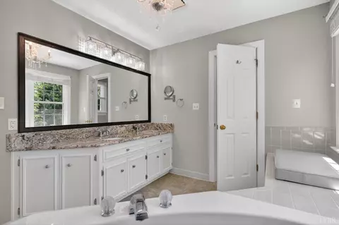 Bath - 309 Eastwind Dr, Forest, VA 24551 photo 3 of 8