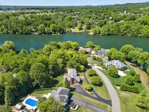 View/Area - 309 Eastwind Dr, Forest, VA 24551 photo 3 of 11