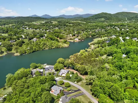 View/Area - 309 Eastwind Dr, Forest, VA 24551 photo 7 of 11