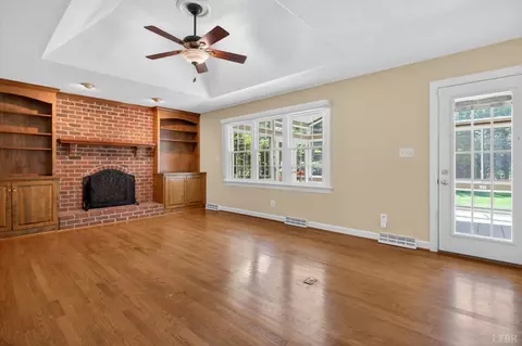 Living - 309 Eastwind Dr, Forest, VA 24551 photo 2 of 6