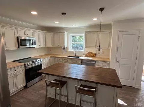 141 Reynolds Dr, Rustburg, VA 24588 photo 2