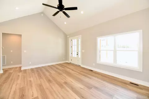 Living - 9726 Leesville Rd, Evington, VA 24550 photo 3 of 4