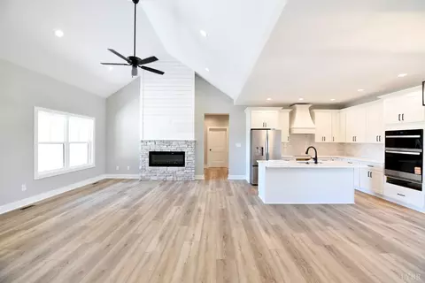 Living - 9726 Leesville Rd, Evington, VA 24550 photo 4 of 4